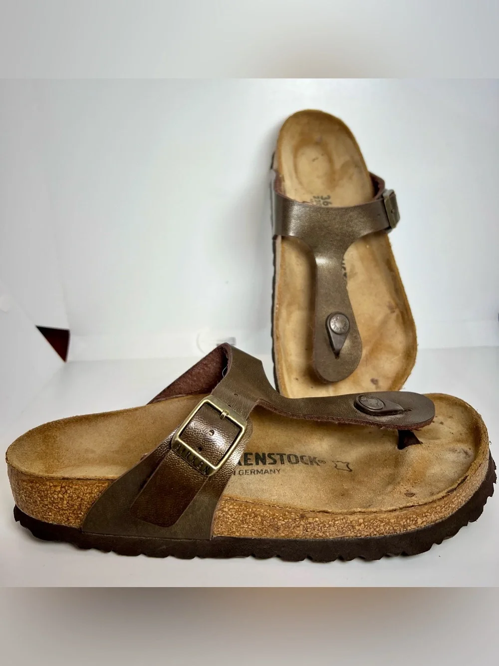 Birkenstock Gizeh in Golden Brown size 36 or 6